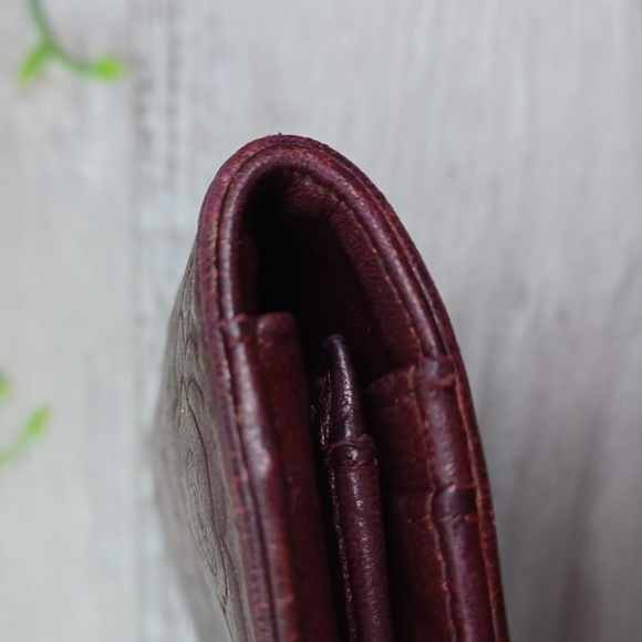 Chanel Camellia Embossed Lambskin Wallet - Picture 16 of 17